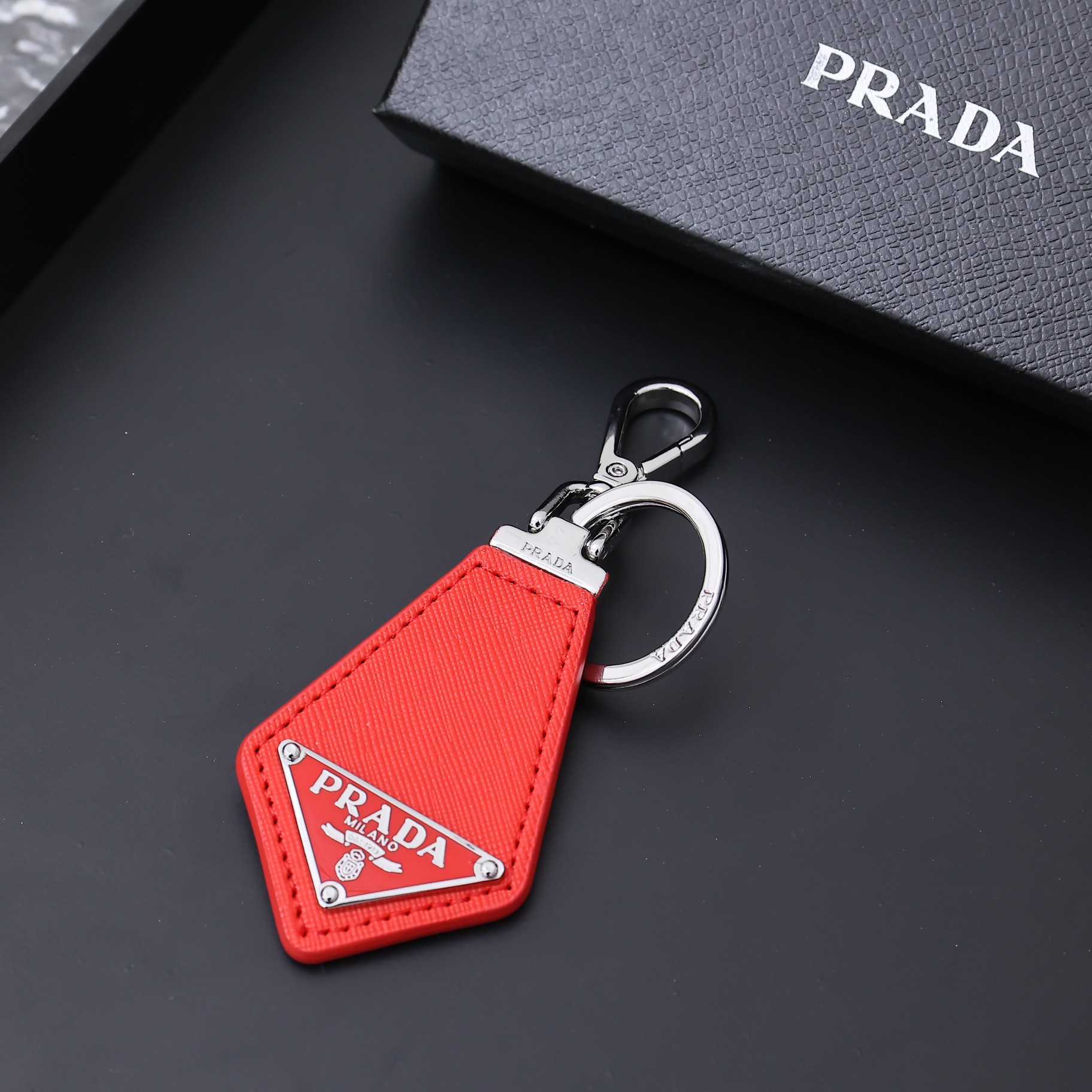 Prada keyring lyh6